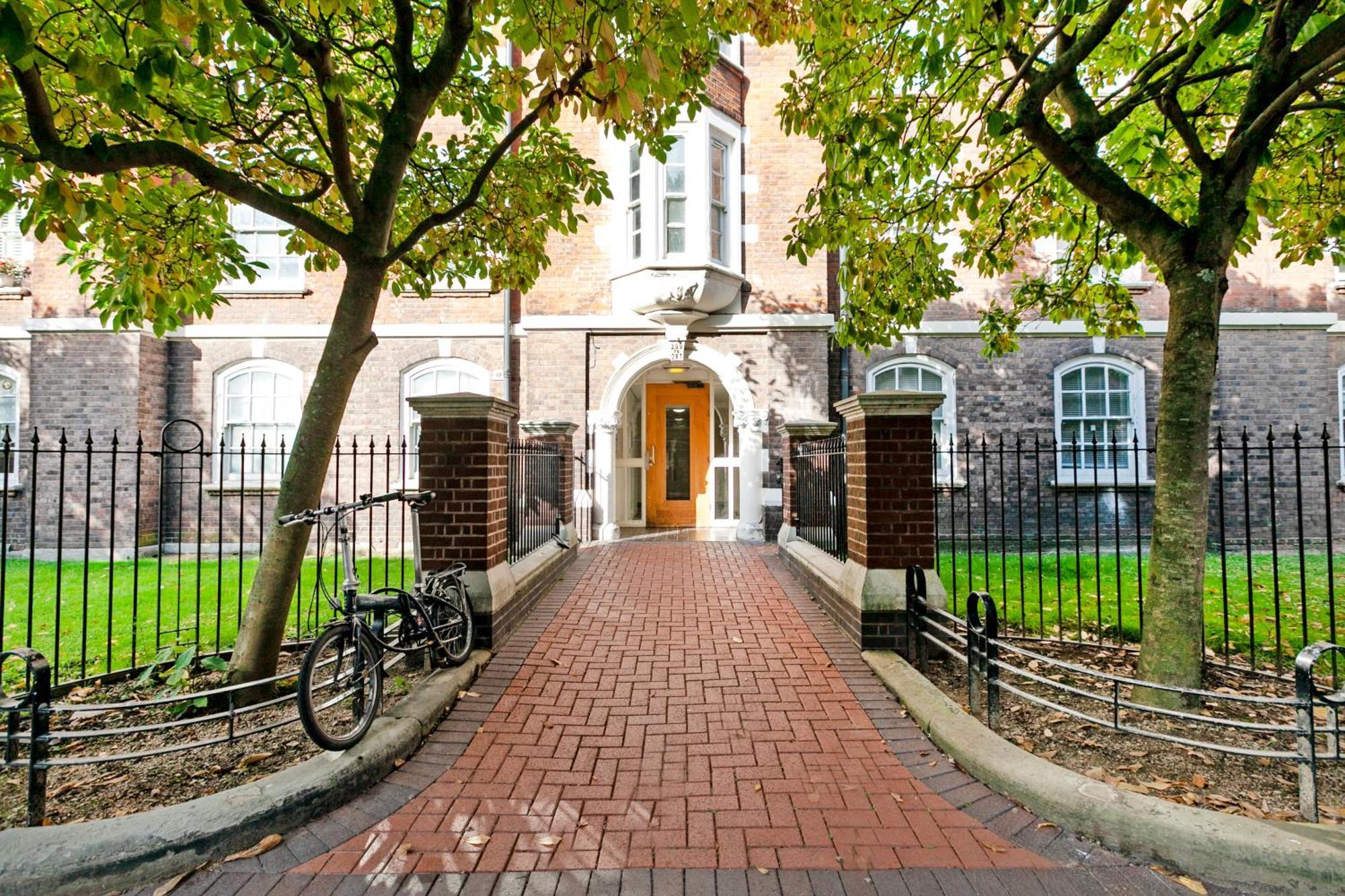 Beautiful 3 Bedroom Flat In Scott Ellis Gardens ロンドン エクステリア 写真