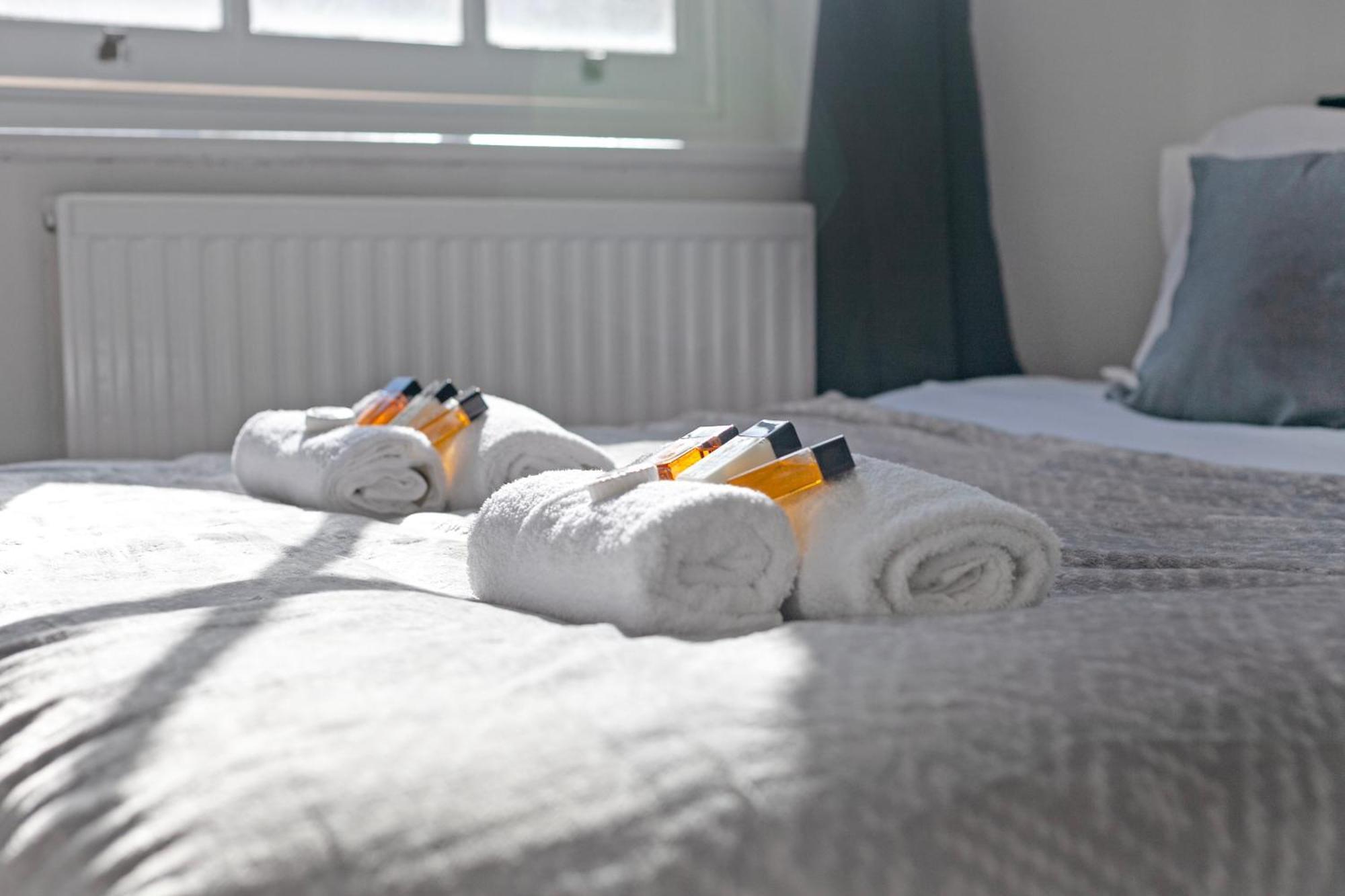 Beautiful 3 Bedroom Flat In Scott Ellis Gardens ロンドン エクステリア 写真