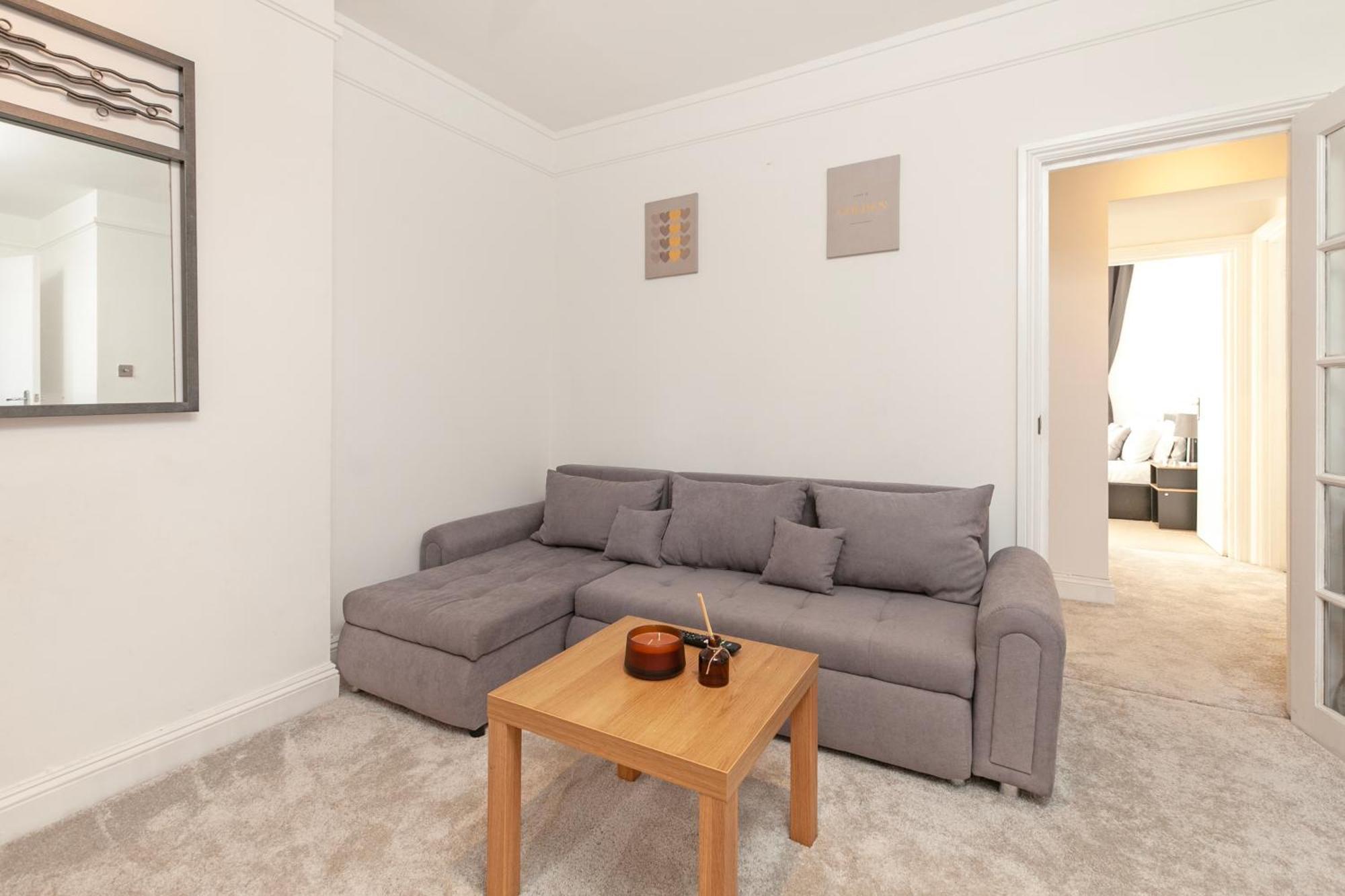 Beautiful 3 Bedroom Flat In Scott Ellis Gardens ロンドン エクステリア 写真