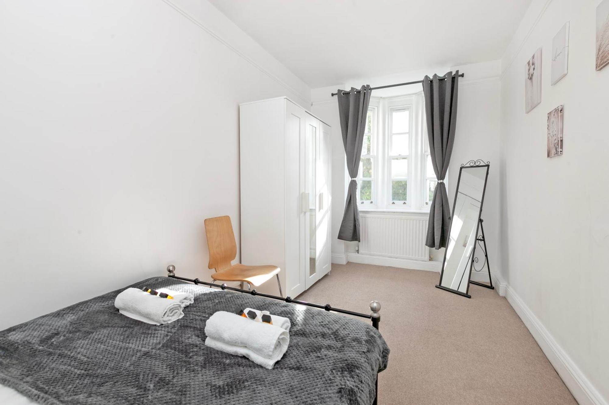Beautiful 3 Bedroom Flat In Scott Ellis Gardens ロンドン エクステリア 写真