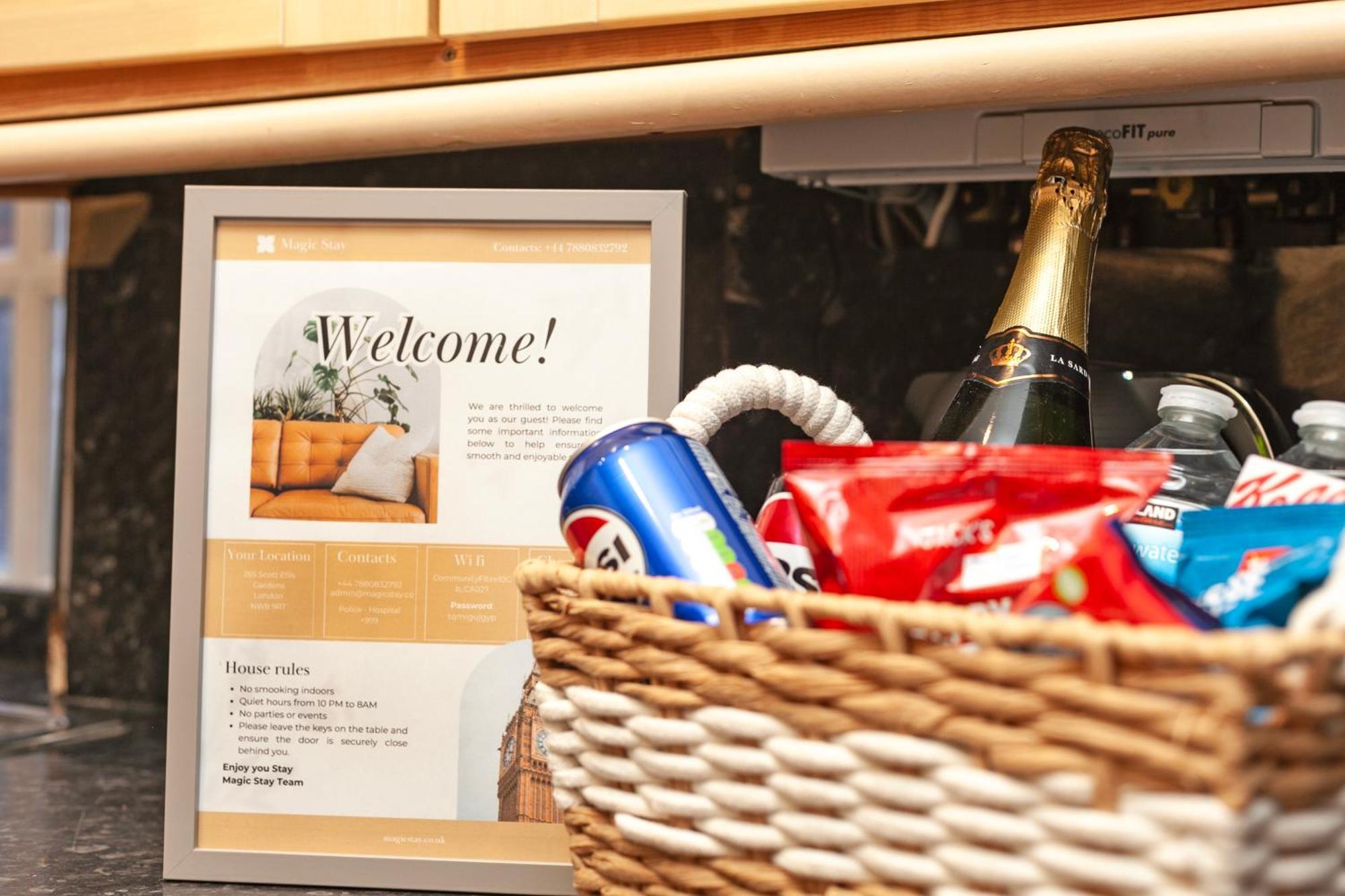 Beautiful 3 Bedroom Flat In Scott Ellis Gardens ロンドン エクステリア 写真