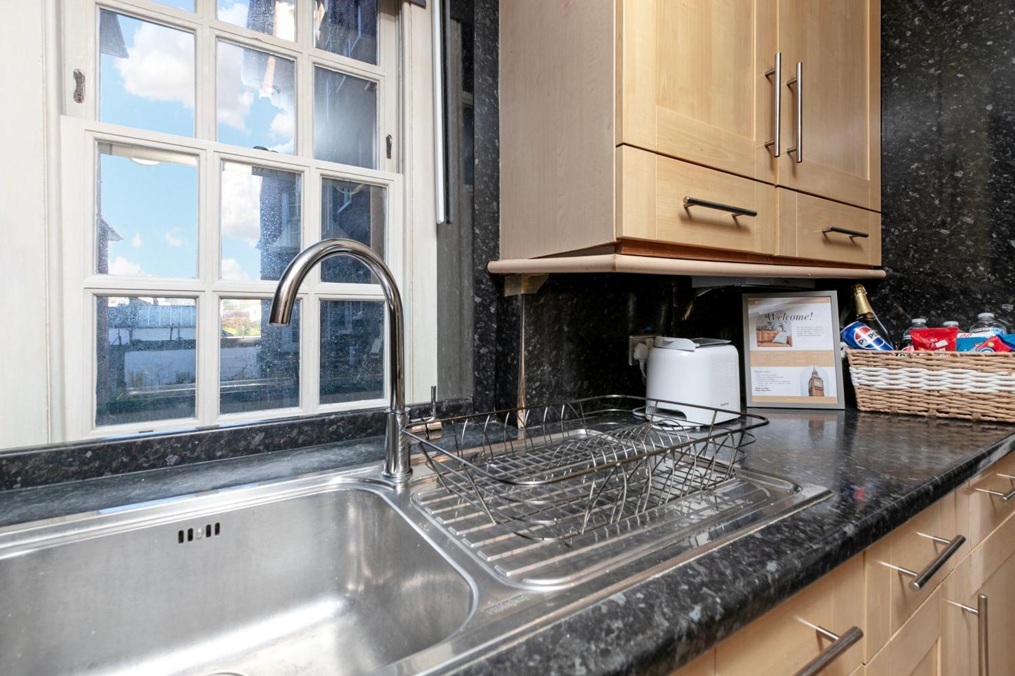Beautiful 3 Bedroom Flat In Scott Ellis Gardens ロンドン エクステリア 写真