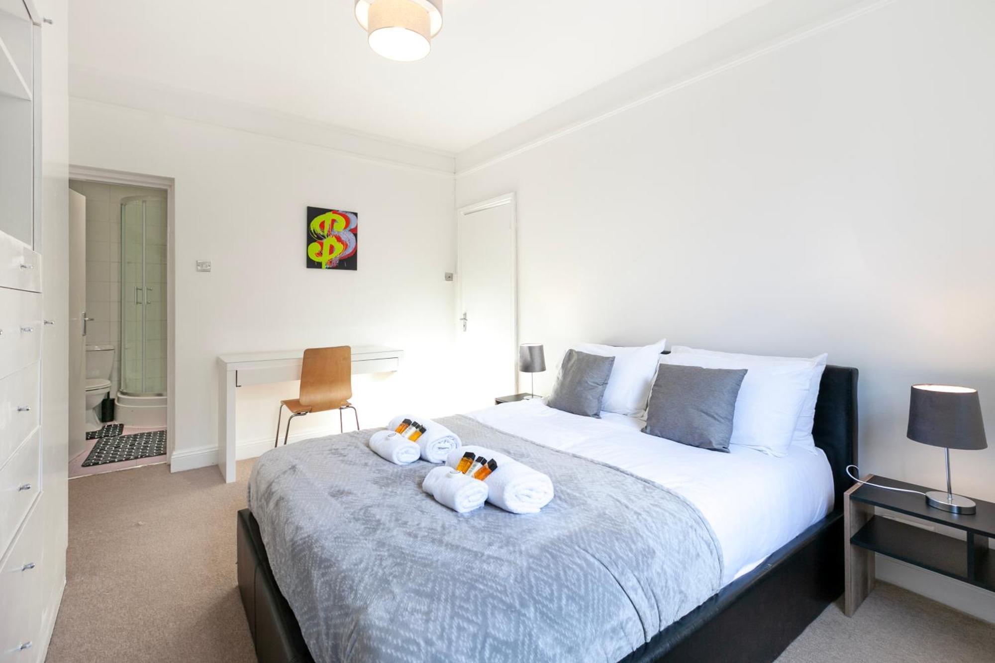 Beautiful 3 Bedroom Flat In Scott Ellis Gardens ロンドン エクステリア 写真
