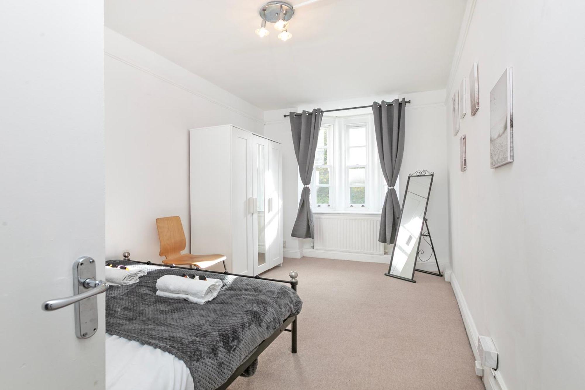 Beautiful 3 Bedroom Flat In Scott Ellis Gardens ロンドン エクステリア 写真