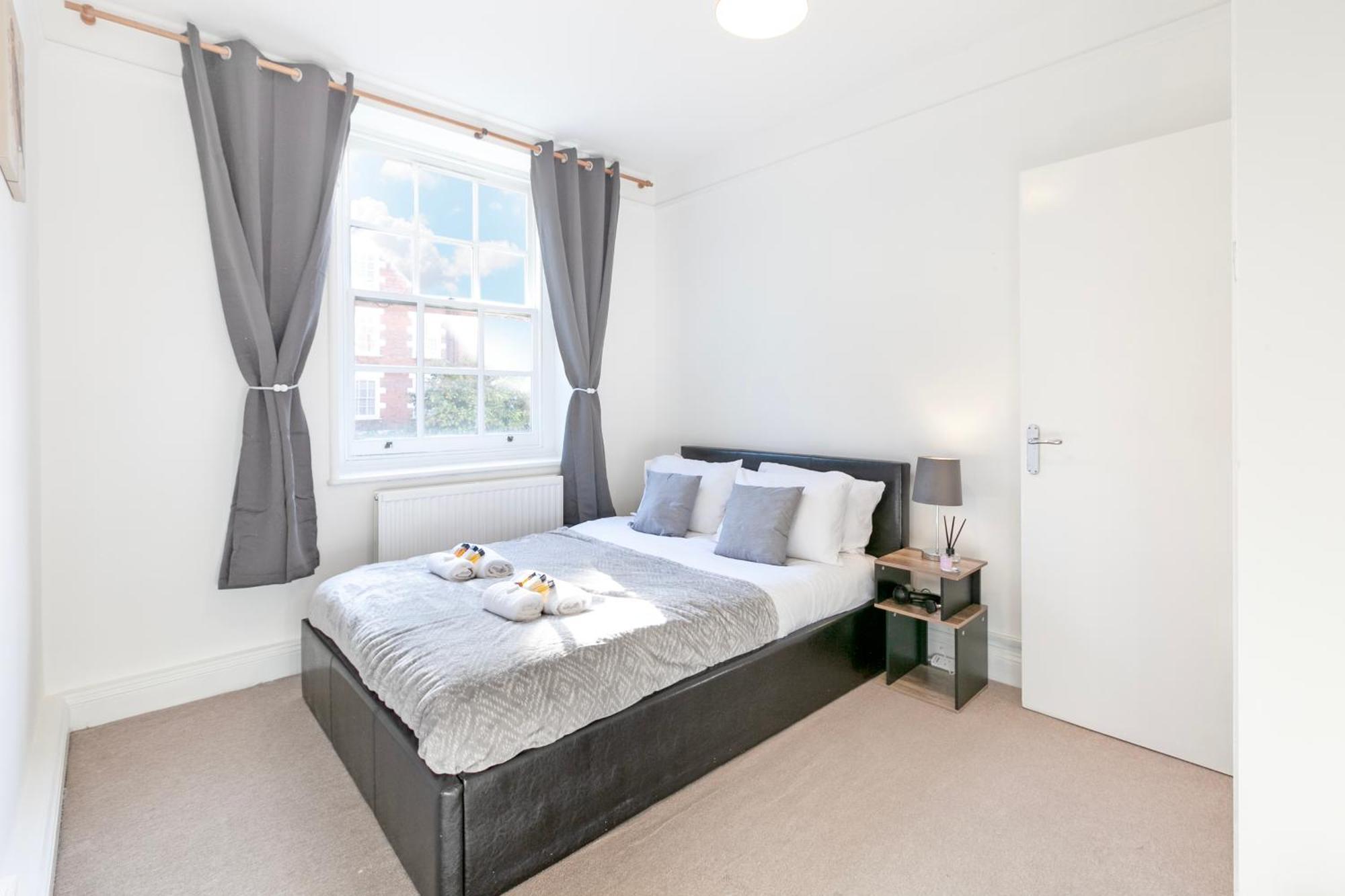 Beautiful 3 Bedroom Flat In Scott Ellis Gardens ロンドン エクステリア 写真
