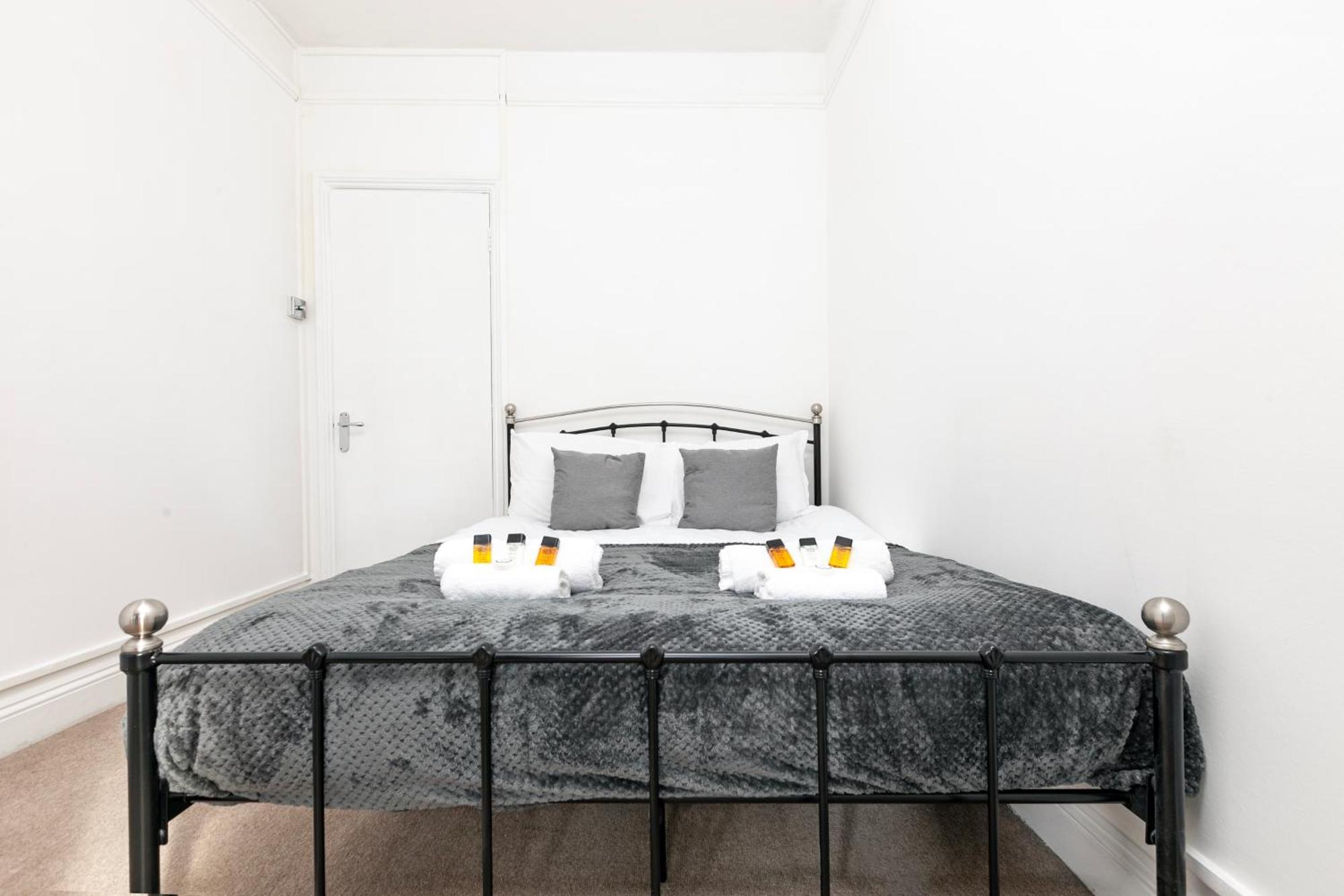 Beautiful 3 Bedroom Flat In Scott Ellis Gardens ロンドン エクステリア 写真
