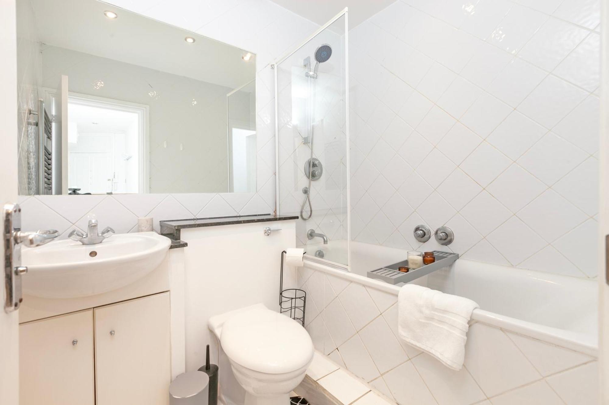 Beautiful 3 Bedroom Flat In Scott Ellis Gardens ロンドン エクステリア 写真