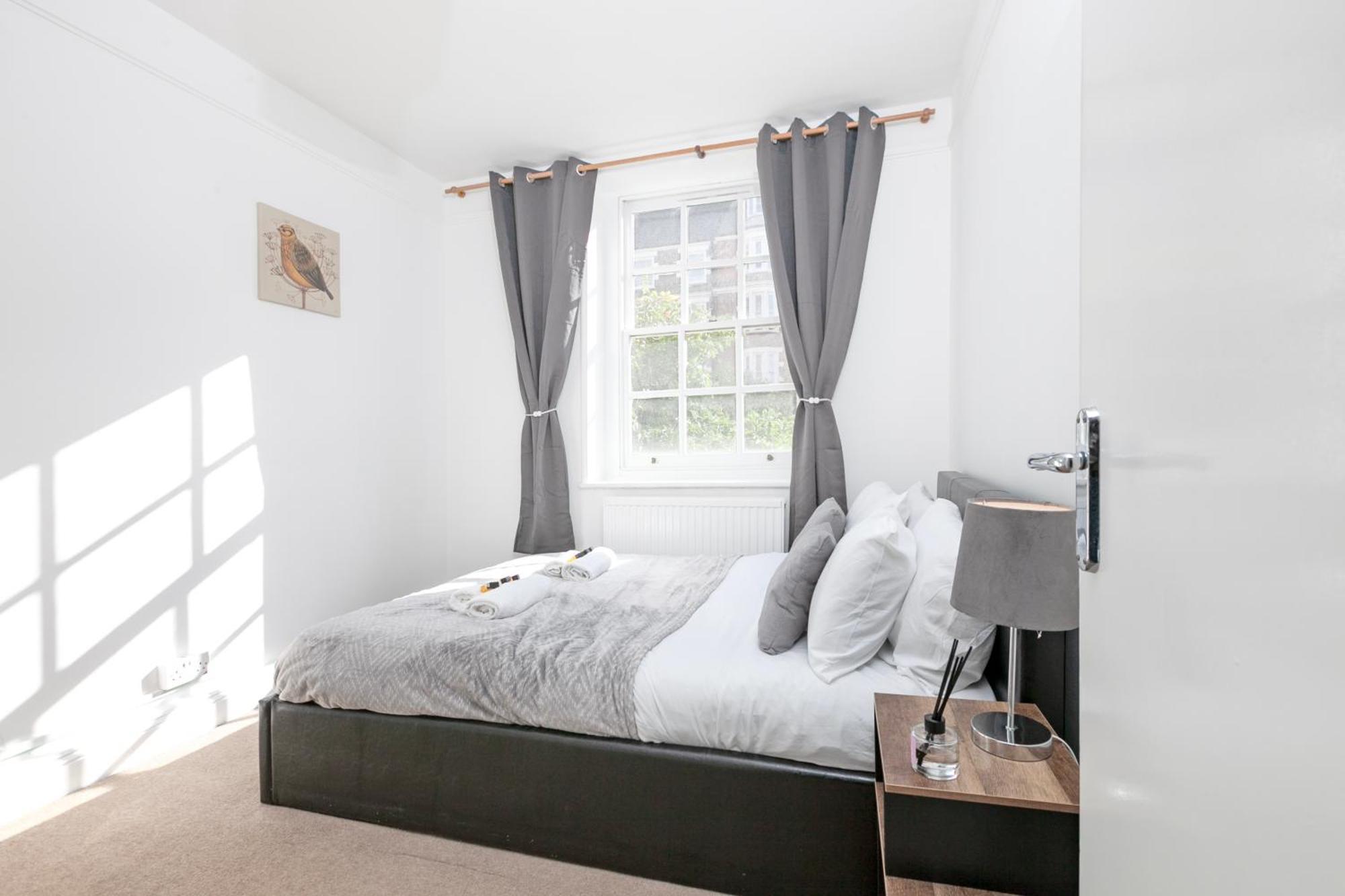Beautiful 3 Bedroom Flat In Scott Ellis Gardens ロンドン エクステリア 写真