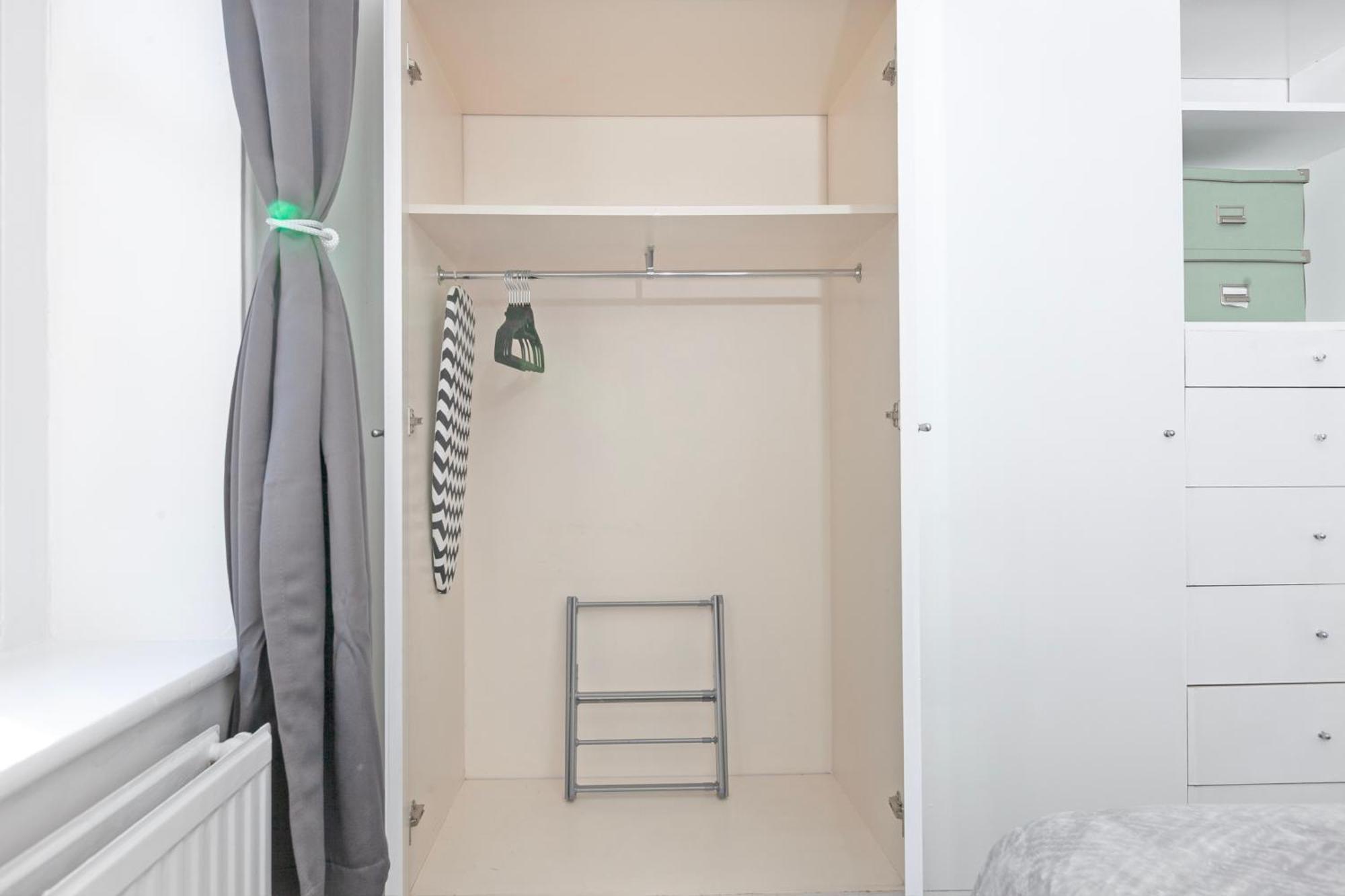 Beautiful 3 Bedroom Flat In Scott Ellis Gardens ロンドン エクステリア 写真